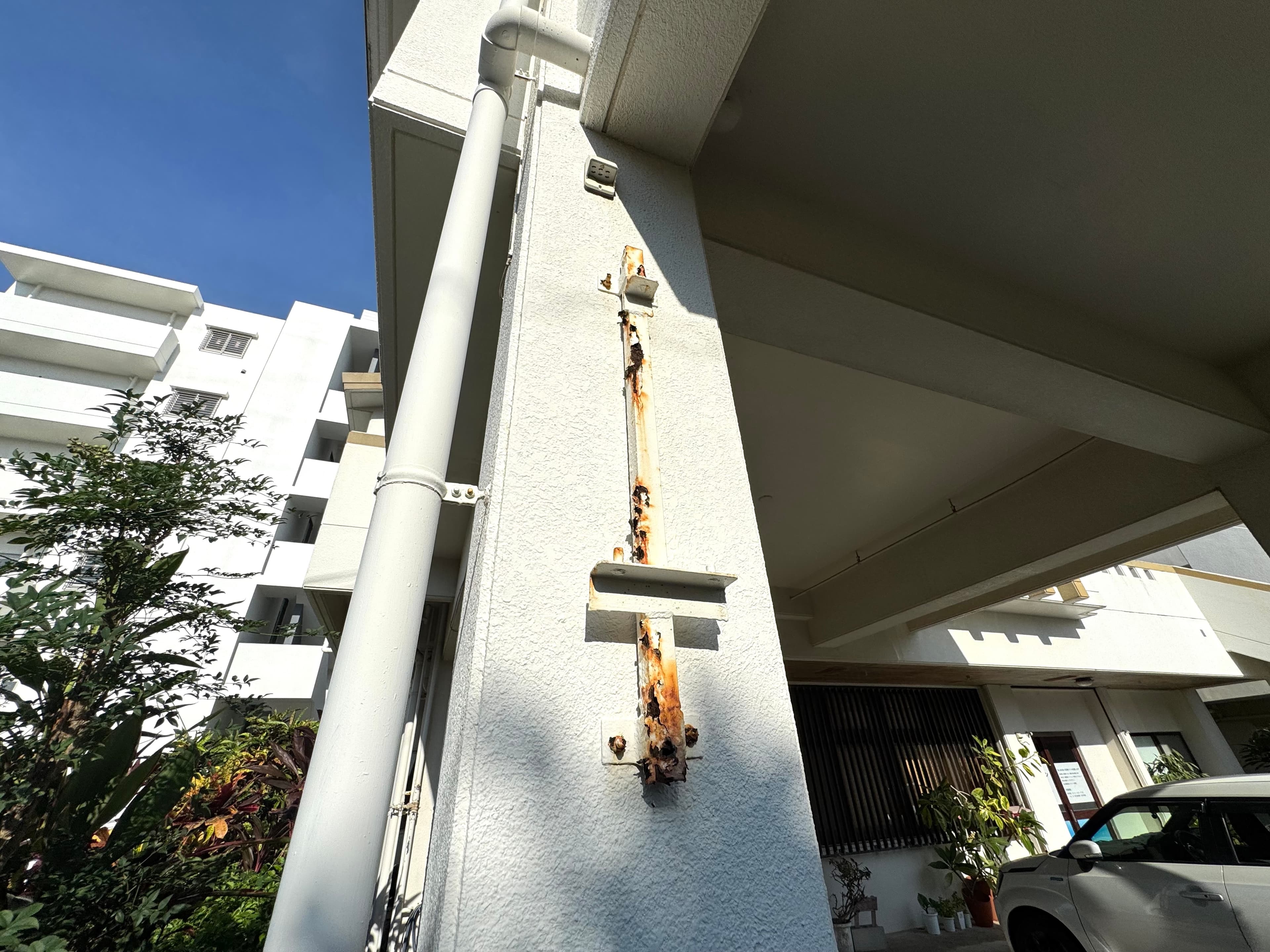 不用物が残った建物